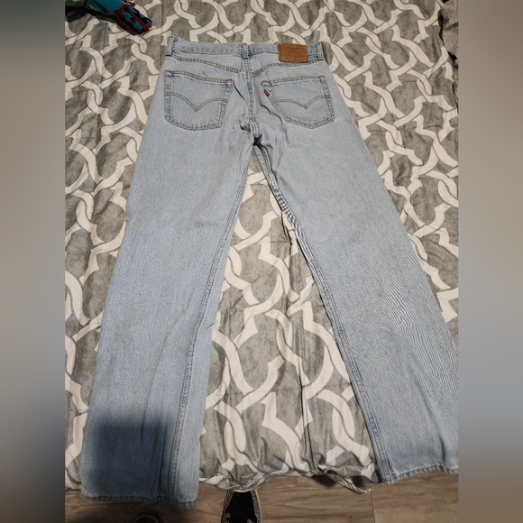 Light Jean Levi's - Picture 2 of 2